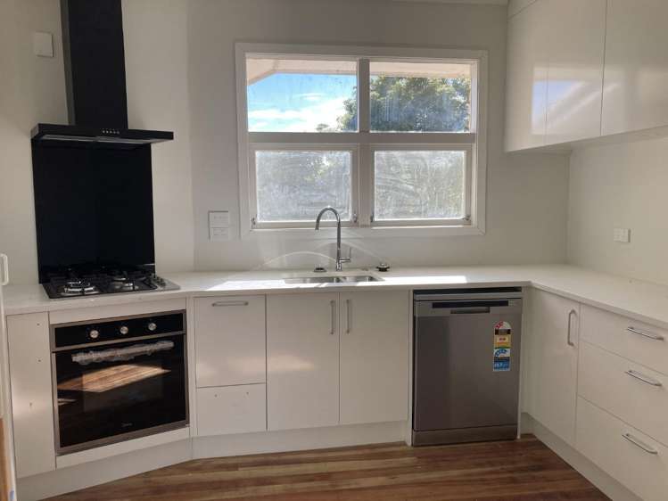 60 Flynn Road 1076_1