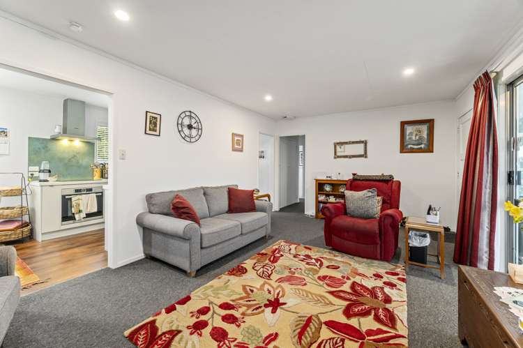 5 Adam Place Mangakakahi_4