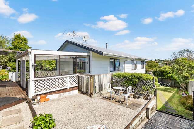 66 Athena Drive Totara Vale_1