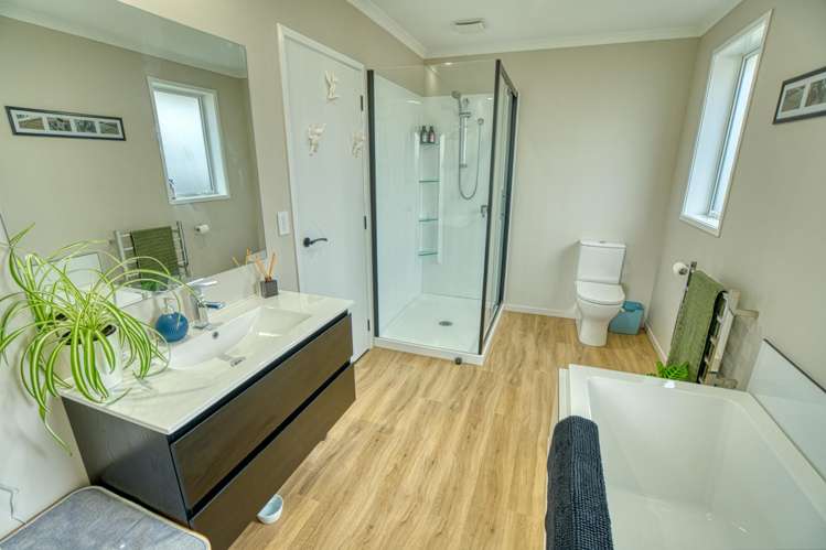 174 Coulson Road Paroa_26