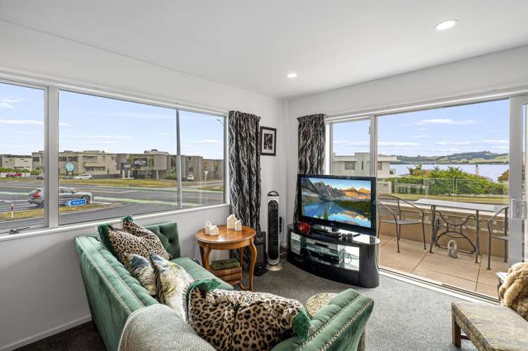 8/208A Lake Terrace_4