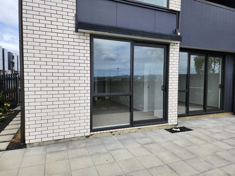 2/8 Treasure Lane Te Atatu South_11