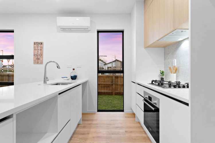 5 Taiororua Avenue Massey_7