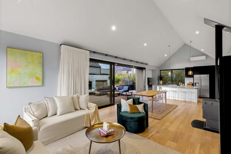 32 Falconer Rise Jacks Point_20