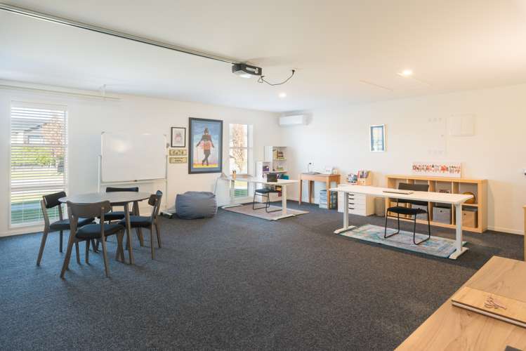 10 Spitfire Drive Burleigh_21