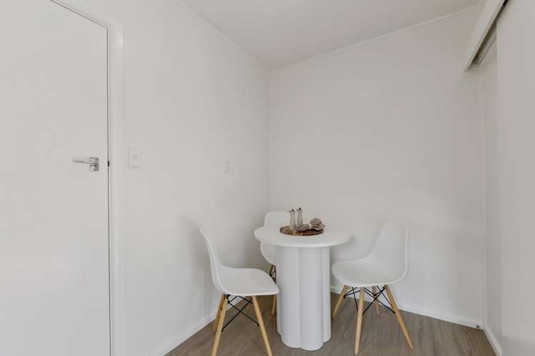 1041 Colombo Street St Albans_13