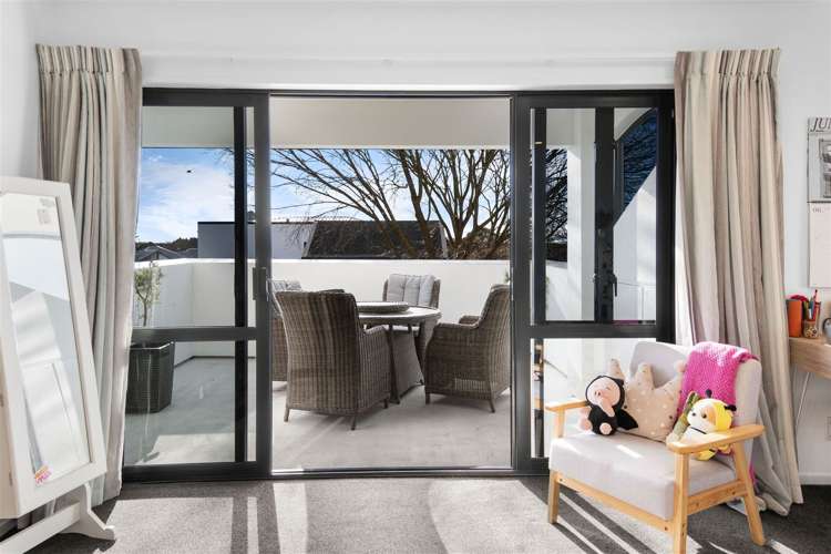 9 Travis Country Drive Burwood_22