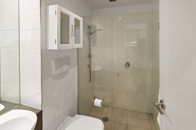 A33/10 Ebor Street 2185_4