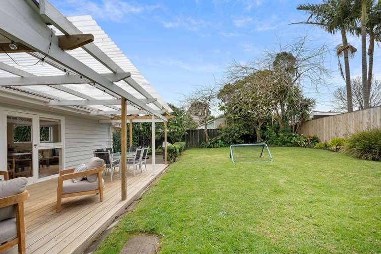 18 Booralee Avenue Botany Downs_23