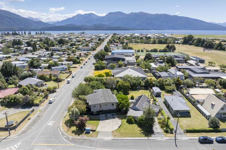 233 Milford Road Te Anau_1