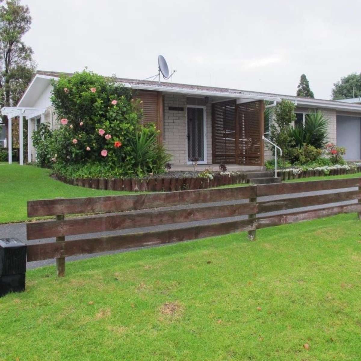 Cherrywood: Tidy Two Bedroom Unit 1