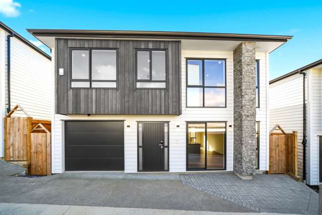 Brand New, Freestanding & Coastal Living