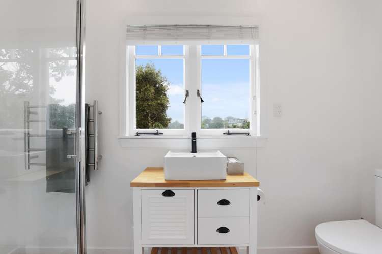 1125 Huia Road Huia_12