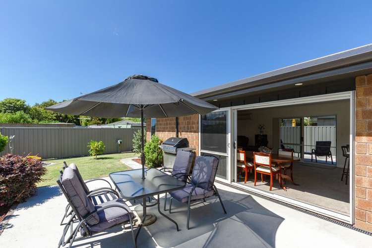 9 Gregory Grove Clive_13