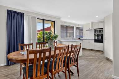 7 Kingroyal Lane_3