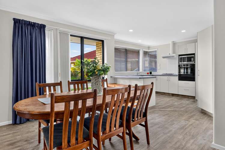 7 Kingroyal Lane Hamilton East_3