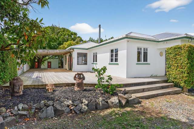 Tidy lifestyle living close to Paparoa