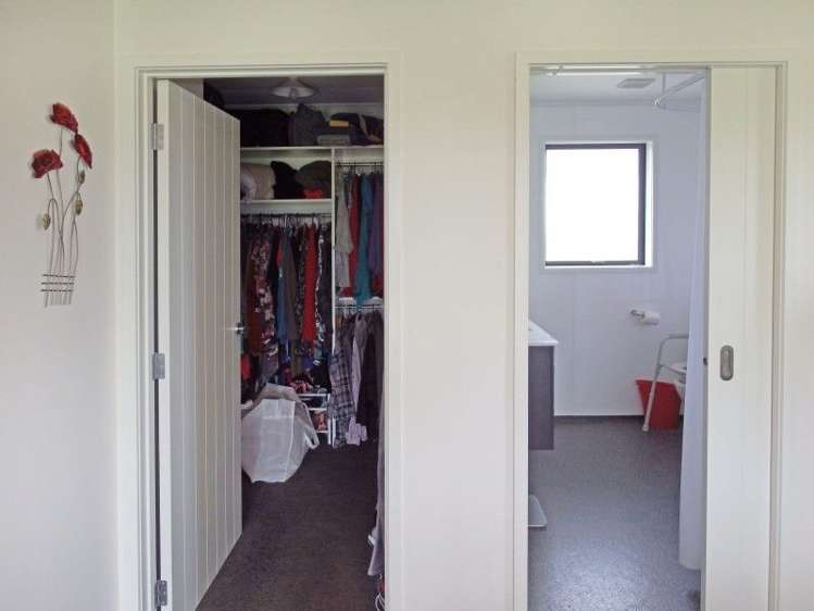 18 Majestic Chn Seaward Bush_10