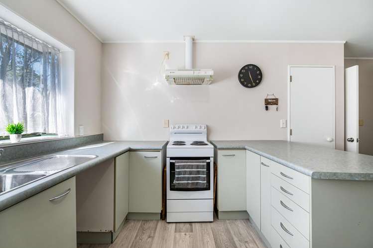 27 Brookvale Park Stanmore Bay_5