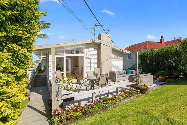 11 Tiroroa Avenue Te Atatu South_1