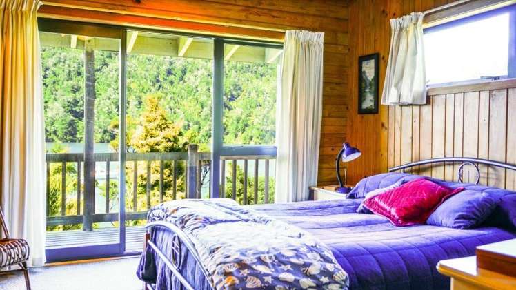 3130 Archers Road Tennyson Inlet_12