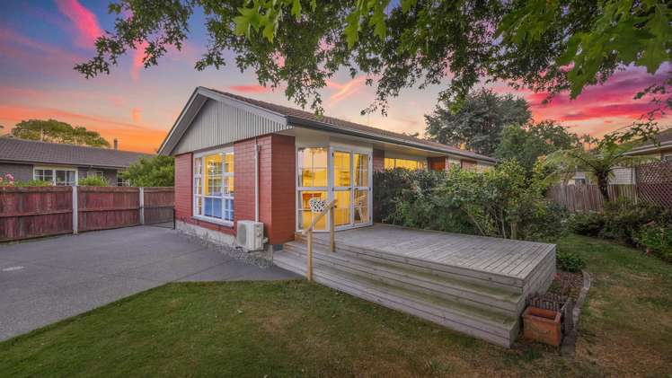 26 Denniston Crescent Redwood_12