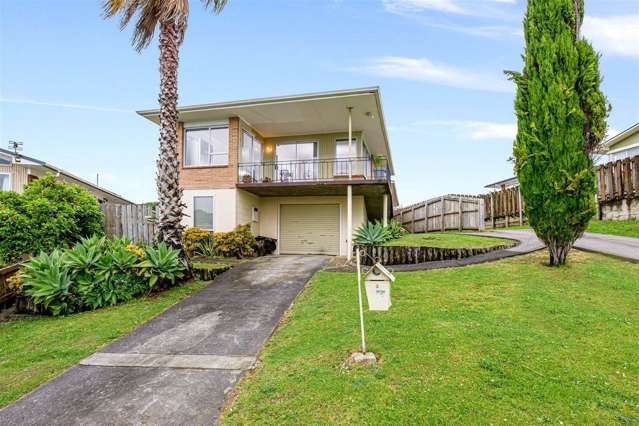 Spacious 4-Bedroom Home in Prime Henderson Loc...