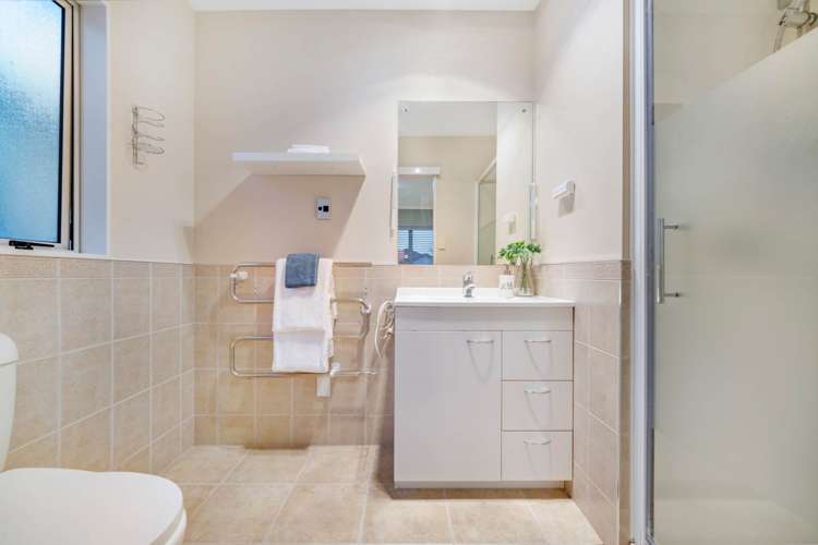 35 Baverstock Road Flat Bush_16