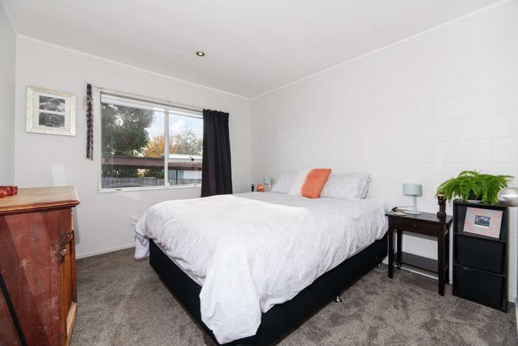 2/11 Alston Avenue Kelston_6