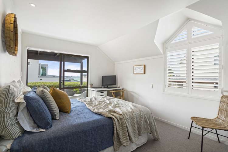 2/10 Merani Street Narrow Neck_17