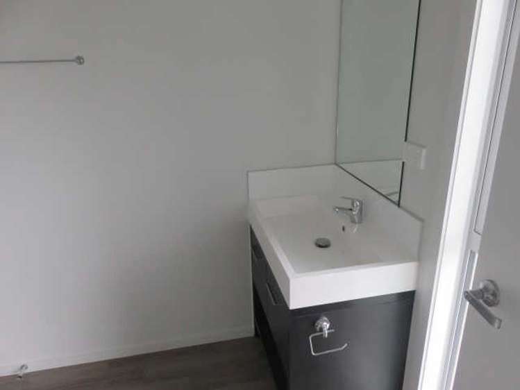 8/100 Knighton Road Hillcrest_11