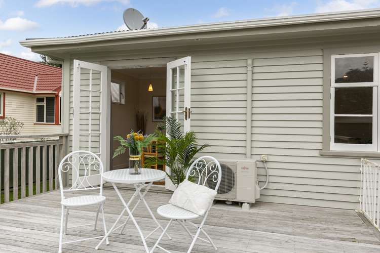 29 Collins Avenue Tawa_16