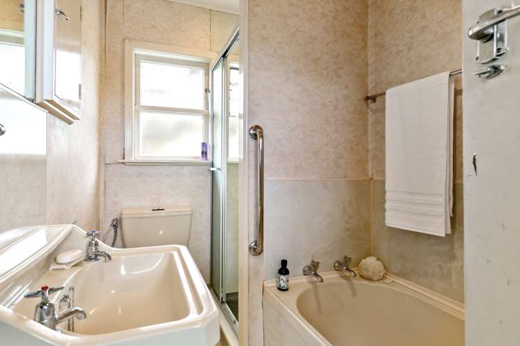 3 Grenfell Drive Karori_10