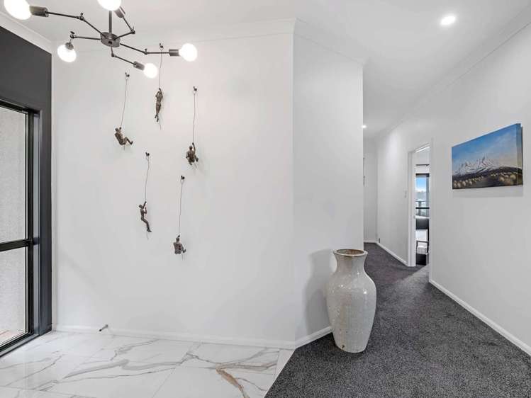 1 Shakespeare Road Bastia Hill_16