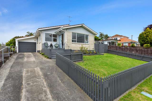 Renovated Standalone Home With Private Oasis