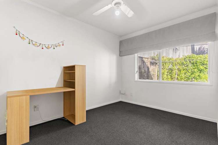 1B De Val Drive Titirangi_7