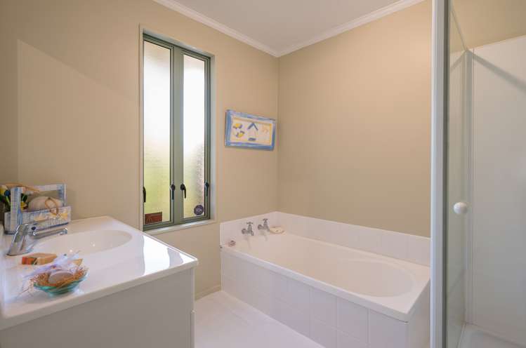 19 Olympus Way Richmond_15