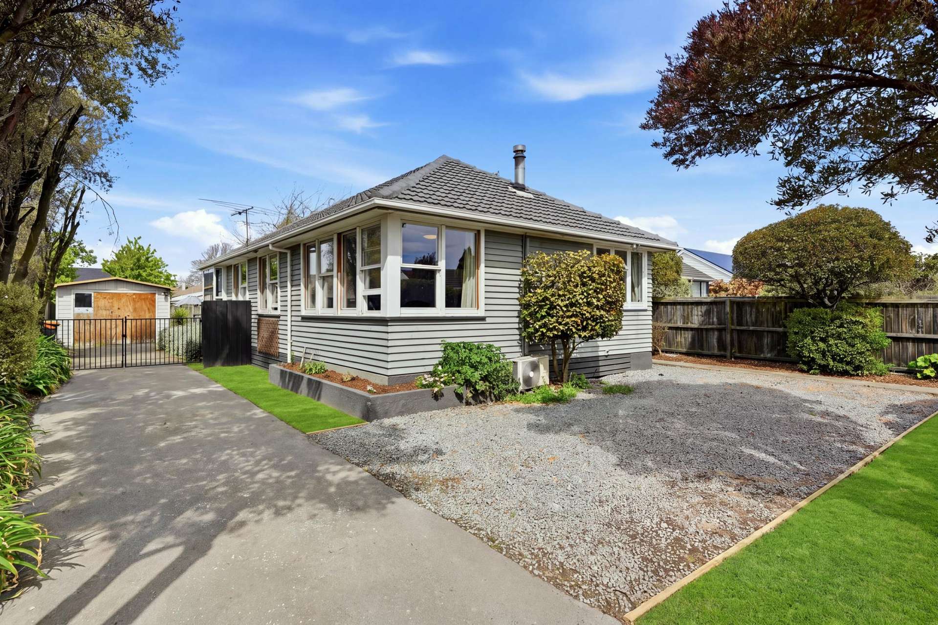 15 Avro Crescent Hornby_0