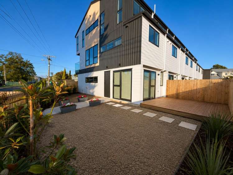 1/36 Longburn Road Henderson_3