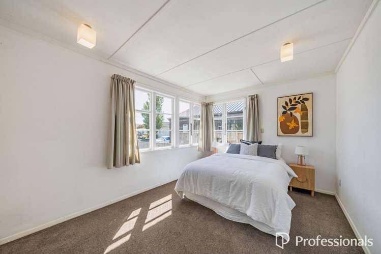 2 Churton Crescent Taita_11