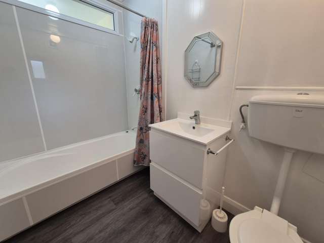 1/37 Devon Street Picton_3