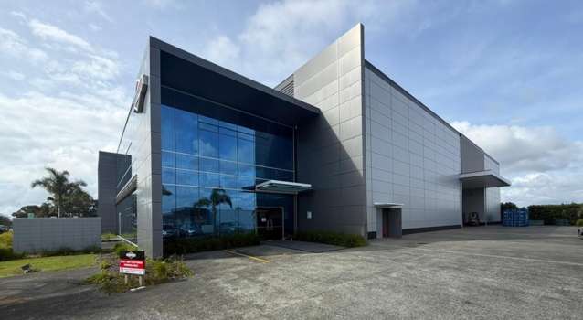 1,890 sqm Trophy Industrial HQ