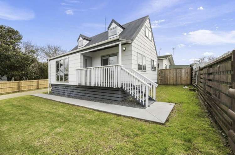 7 & 7A Litchfield Place Clarks Beach_0