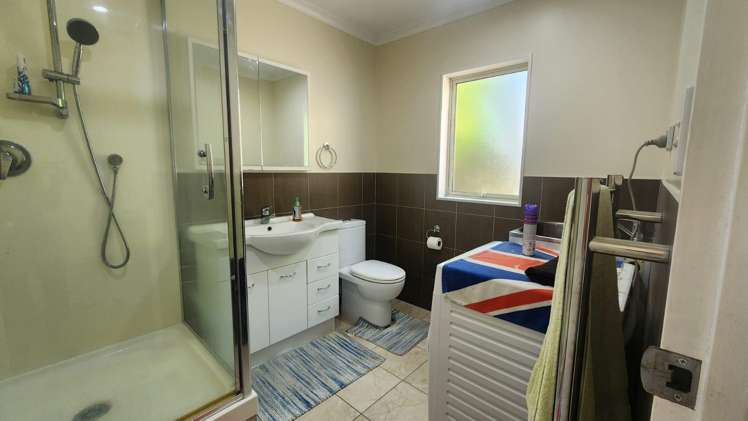 2/24 Commodore Drive Lynfield_8