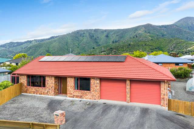 A Spacious Waikawa Home With Room for Everyone