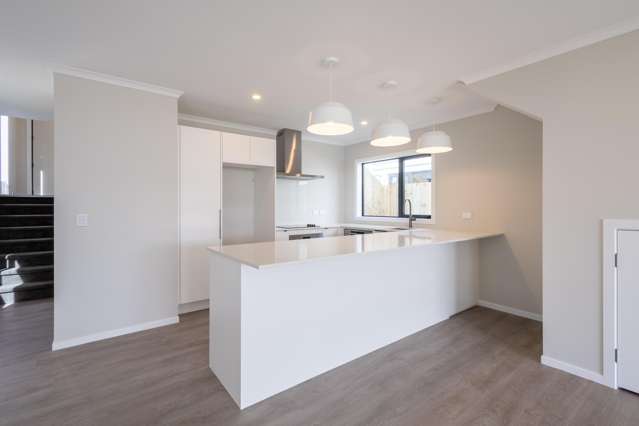 1-2 Helvetia Grove Naenae_3