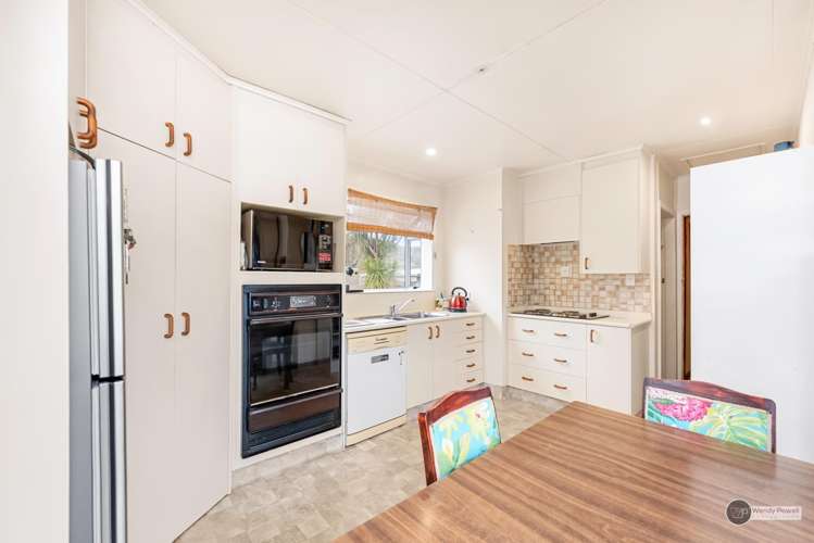 51 Dover Road Wainuiomata_5