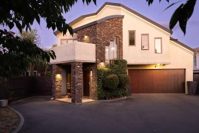 Executive Schist Home Overlooking the Golf Course