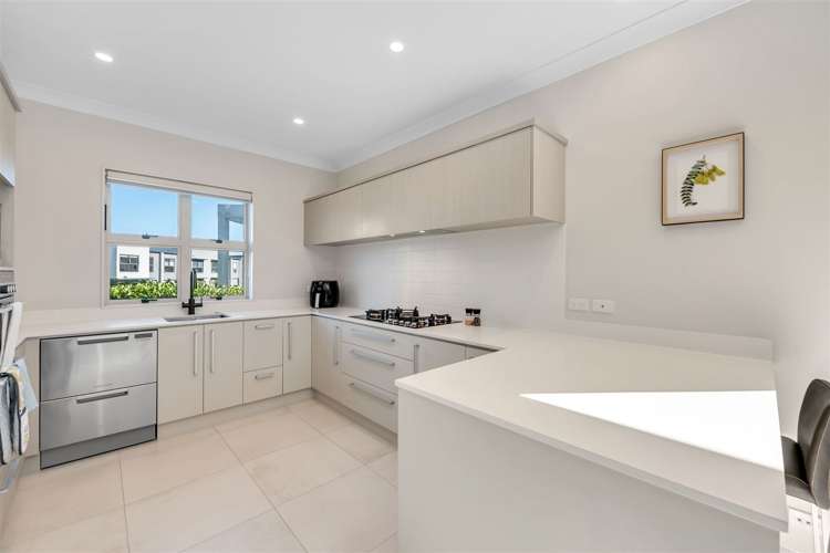 42 Matairangi Avenue Totara Heights_1