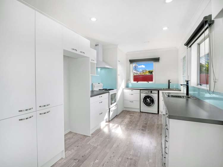 10 Hollows Crescent Takaro_12